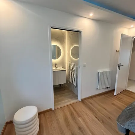 Standing, 4 Avec Sdb Holiday home Saint-Julien-en-Genevois