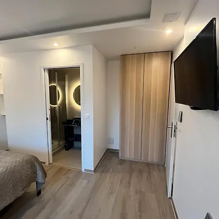 Holiday home Standing, 4 Avec Sdb Saint-Julien-en-Genevois